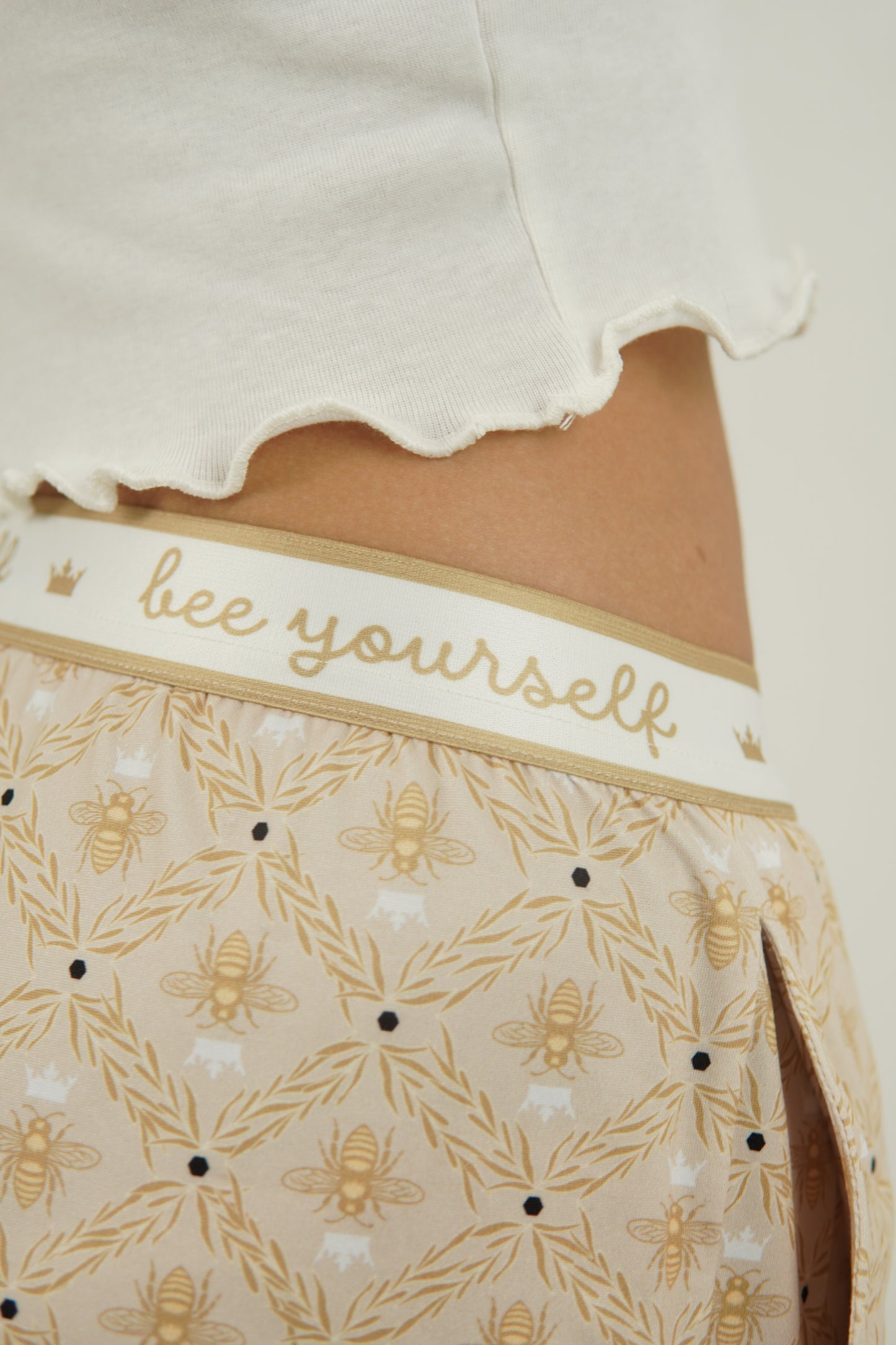 Pj de short Bee Yourself + Tee Bee.